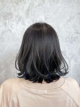 デミヘアー(Demi hair) シルバーグレー×外ハネボブ