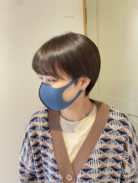 スリー(THREE) コンパクトショート カーキベージュカラー