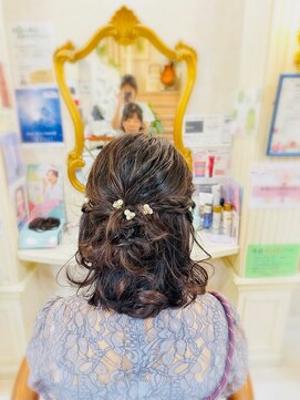 美容室 ティンカーベル ハーフアップ