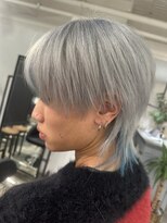 イリ 梅田(ili) ホワイトシルバーマッシュウルフデザインカラー