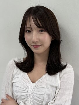 トリッカ 銀座(tricca) ミディアムレイヤー/顔周りカット/艶髪カラー