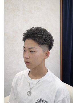 クリスタル(CRISTAL) 刈り上げショートスタイル