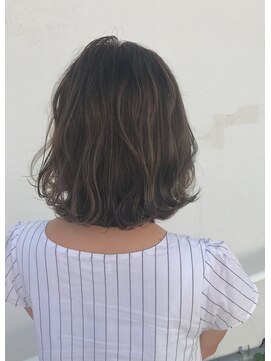 ヘアデザイン ソラ(Sola) 柔らかキャラメルベージュ ふんわりウェーブボブ