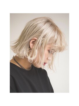 ラリー(Larry) ペールブロンド×ボブ