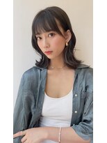 アイユー(ii+U)&nbsp;くびれミディアム　シースルーバング　外ハネ　顔周りカット