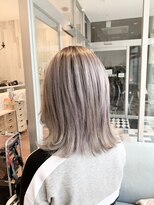 リード バイ ラグーン(LEAD by LAGOON)&nbsp;バレイヤージュグレージュハイライトケアブリーチピアスカラー