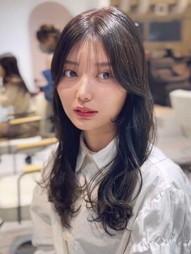 ティア(Tia.) （レイヤーカット/韓国ヘア/2way前髪/巻ける縮毛矯正/小顔）