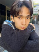 リークフー(Ree cu fuu)&nbsp;韓国風カルマヘアセンターパート前髪パーマ爽やかメンズカット