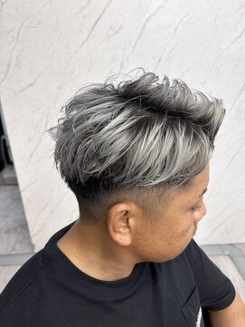 スキル 石岡(SKILL) ホワイトブロンド/ブリーチデザイン/刈り上げショート