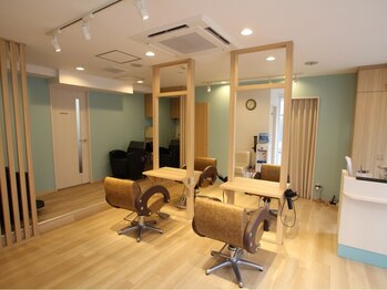 ヘアーサロン エフ(hair salon ef)の写真/居心地の良い空間で何でも話せるサロン！地域の方に長く愛されながら時代の変化に合わせた技術をご提供◇