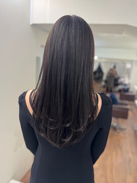 インビテーション(invitation) ロングレイヤー 低めレイヤー 地毛風カラー 簡単スタイリング