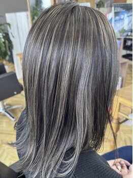 アンベリー ひびきの店(EMBELLIE)の写真/上質×コスパ最強×高技術カラーなら≪EMBELLIE≫へ♪あなた史上最高に可愛く！グレイカラーも大好評◎
