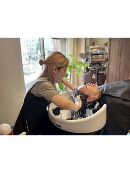 ヘッドスパは癒しだけじゃない！髪質改善も頭皮から◎睡眠の質の向上やリフトUPにも効果的◎