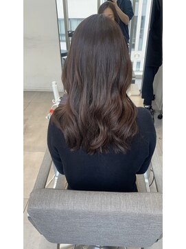 エラ(Ella) 髪質改善で叶えるまろやかモカブラウン