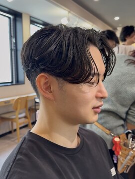 ノラ ギンザ(NORA GINZA) メンズナチュラルパーマフェザーショート毛流れセンターパート