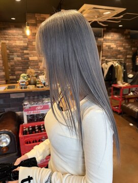 レオクマ(REOKUMA) グレージュ／艶髪ストレート／ハイトーン