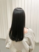 ケリーアン 太田(kelly.un)&nbsp;ミディアムレイヤー / くびれミディアム / ブルーブラック