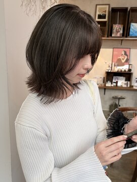 ヘアーアイストゥーレ(HAIR ICI TRE) ブリーチなしダブルカラー春カラーオリーブグレーくびれミディ