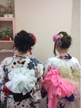 美容室イーナ(e na)の写真/【花火大会予約承ります◎】浴衣でお出かけ!お手頃に着付けとヘアセット☆エクステもおすすめ!