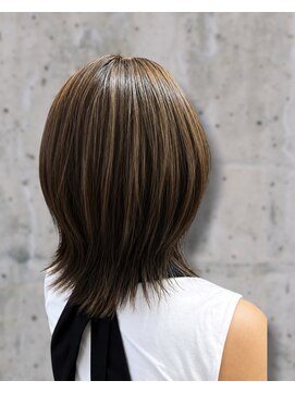 カットワークススリックバイフェローズ(CUT WORKS SLICK by fellows) 赤みを抑えて軽やかに見せるレイヤーカラー