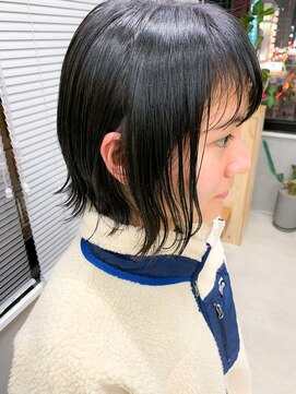 テトヘアー(teto hair) 外ハネボブ、スリークボブ、ネイビーブルー、前下がり