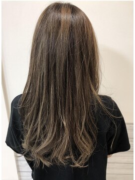 クレア(CREA) ソフトアッシュとナチュラルハイライト