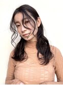 セミロング×ゆるウェーブ×ブラック
