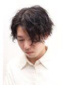センターパート緩めツイストスパイラルパーマツーブロック