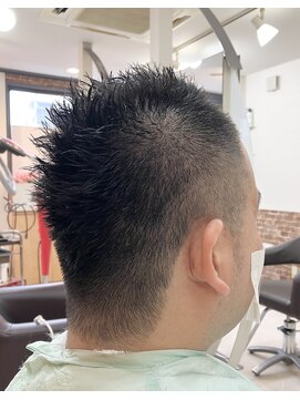 カットハウス はさみの部屋 ソフトモヒカン/刈り上げ/マット/ウェット/黒髪/アップバング