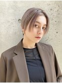 切りっぱなしショートヘア×ハイトーングレージュ