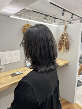 リジー(Litzy) ミディアムレイヤーカット【三國麗奈】