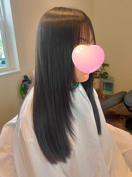 エニシ(Enishi) 縮毛矯正と顔まわりを包み込むようなレイヤースタイル