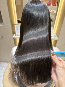 プアメリア 名古屋(Puamelia) 縮毛矯正髪質改善切りっぱなしレイヤーイヤリングカラー白髪染め