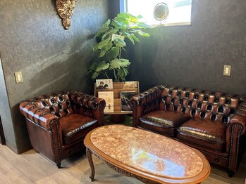 ヘアー ゼーレ(hair Seele)の写真/ラグジュアリーなアンティーク空間で癒しのひと時を♪極上の空間でゆったりとした時間をお過ごしください！