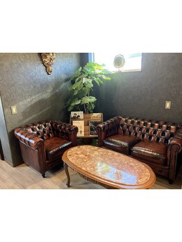 ラグジュアリーなアンティーク空間で癒しのひと時を♪極上の空間でゆったりとした時間をお過ごしください！