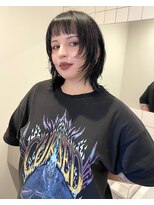 チーカ(chica)&nbsp;オン眉ウルフ ミディアムレイヤー×フェイクブラック