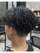 イーラ アメ村店(era)&nbsp;ツイストスパイラル　ツイストスパイラル眉カットメンズパーマ