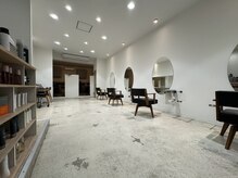 バディ 宇都宮店(BUDDY)の雰囲気（明るい陽射しが入り込む店内は大人のリラックスできる空間です◎）