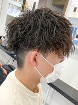 エルマーク(L-MARK)&nbsp;スパイラルパーマツイストパーマアップバング短髪メッシュ