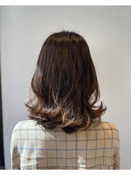 オーガスト ヘア ネイル(AUGUST hair nail) コテ巻き風くびれヘア