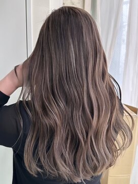 リア(riah) ダブルカラーミルクティーベージュレイヤーカット韓国ヘア