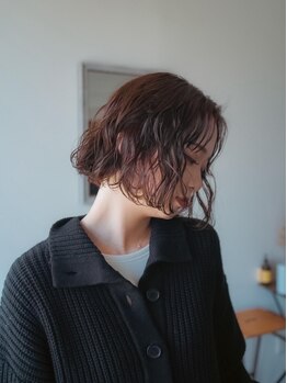 プラスヘアー(plus HAIR)の写真/仕上がりがキレイでモチが良く、傷みにくい。お客様のダメージレベルを見極めて施術。