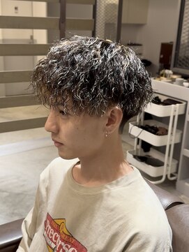ノイセル(Noisyle) スペインカール/スパイキーショート/フェザーパーマ/北堀江