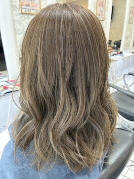 ヘアーデザインムーヴ(Hair design MOVE) 白髪ぼかしハイライト　ミディアム