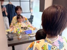 お子様同伴可能なサロン[白髪ぼかしハイライト/明るい白髪染め]