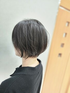 ネクサス NEXUS 癖毛を活かす大人ショートボブで朝のセットをもっと楽に