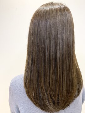 リゾーム デ リアン(Rhizome des liens) センターパートで大人ビューティーチョコレートブラウンヘア