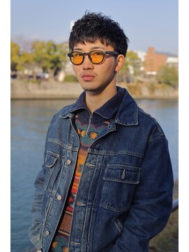 ニーチェ(niche) 短髪メガネ