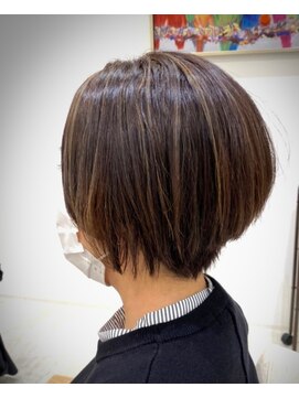 ヘアーズ 住吉店(HAIRZ) 《HAIRZ》林真紀 大人女子 白髪遊び ショ-ト