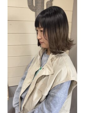 アームズ(Arm's) 根本の黒髪を生かしたツートーンカラー